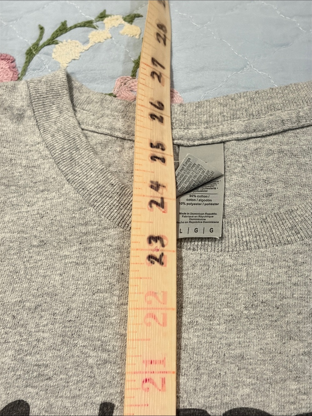 Disney PreOwned I’m Here for The Snacks Grey TShirt Women Unisex Size Large - Picture 8 of 9